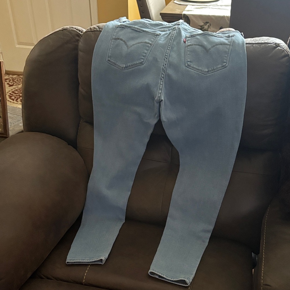 Levi's Women's Sky Blue Skinny Jeans - Picture 2 of 3